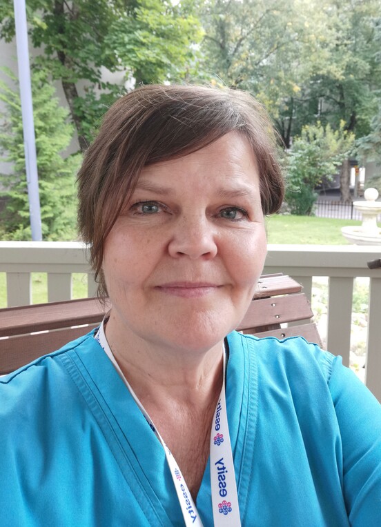 Varhaiskasvatuksesta ikääntyvien hoidon ja kuntoutumisen pariin oppisopimuksella – alanvaihtajan tarina