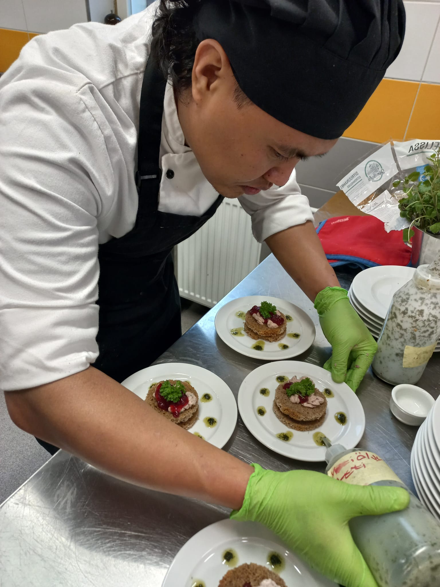 Kohti valmistumista: Alvin Adonan matka ravintola- ja catering-alalla